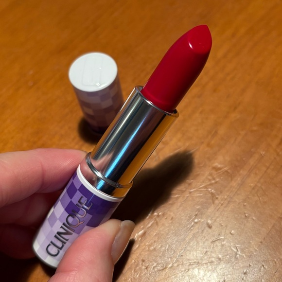 CLINIQUE Pop Lip Color Lipstick + Primer Cherry Pop - Picture 4 of 15